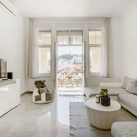 Skyline Serenity Retreat @vaci Famous Street Daire Budapeşte