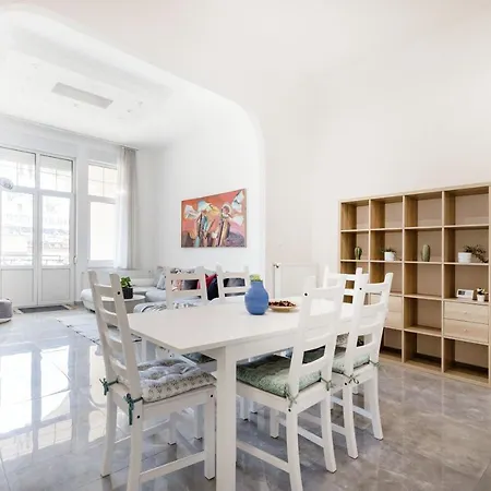 Skyline Serenity Retreat @vaci Famous Street * Budapeşte