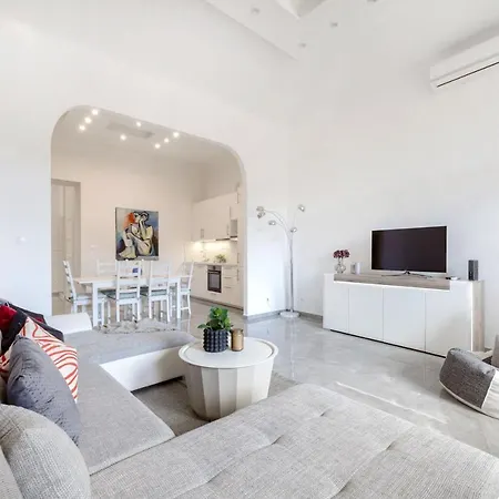 Skyline Serenity Retreat @vaci Famous Street * ブダペスト