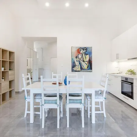 Skyline Serenity Retreat @vaci Famous Street Daire *