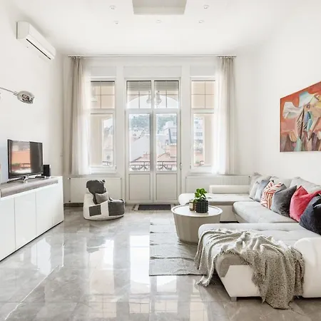Skyline Serenity Retreat @vaci Famous Street Daire *