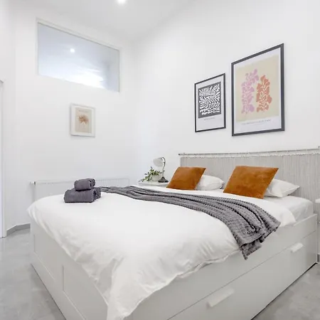 Daire Skyline Serenity Retreat @vaci Famous Street