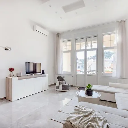 Skyline Serenity Retreat @vaci Famous Street Daire *