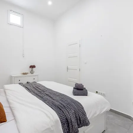 Skyline Serenity Retreat @vaci Famous Street * Budapeşte