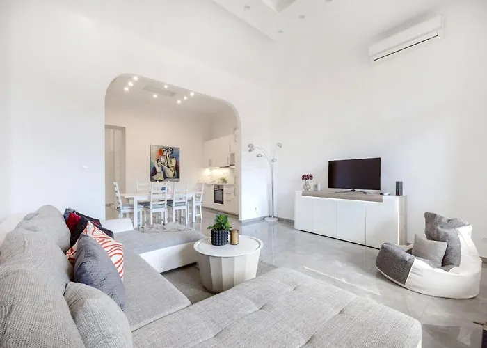 Skyline Serenity Retreat @vaci Famous Street * Budapeszt
