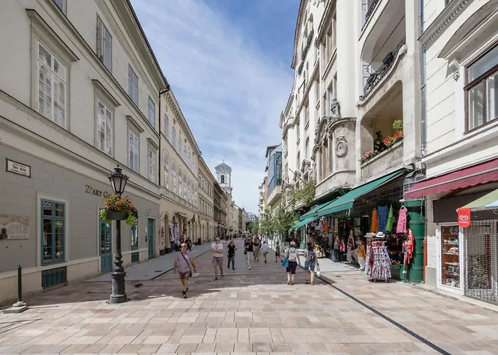 Skyline Serenity Retreat @vaci Famous Street Budapeszt